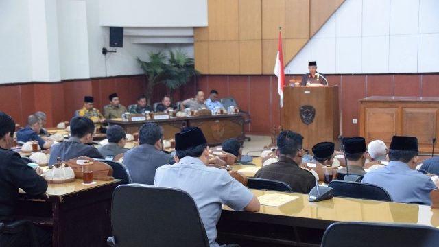 PENYAMPAIAN JAWABAN BUPATI ATAS PANDANGAN UMUM FRAKSI-FRAKSI