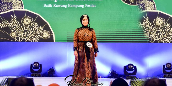 Batik Khas Kampung Pesilat Warnai Fashion Show HUT Dekranas