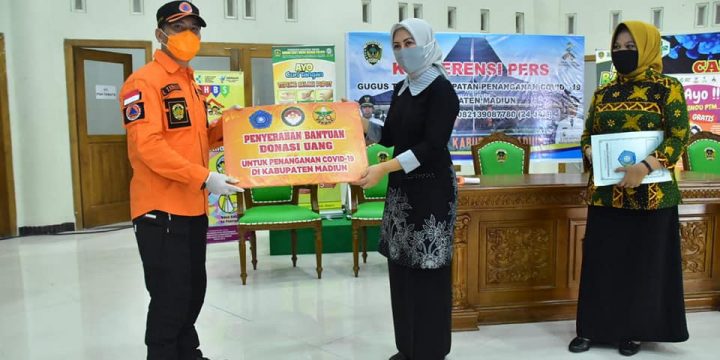 Organisasi Wanita di Kabupaten Madiun beri bantuan untuk masyarakat terdampak Covid-19
