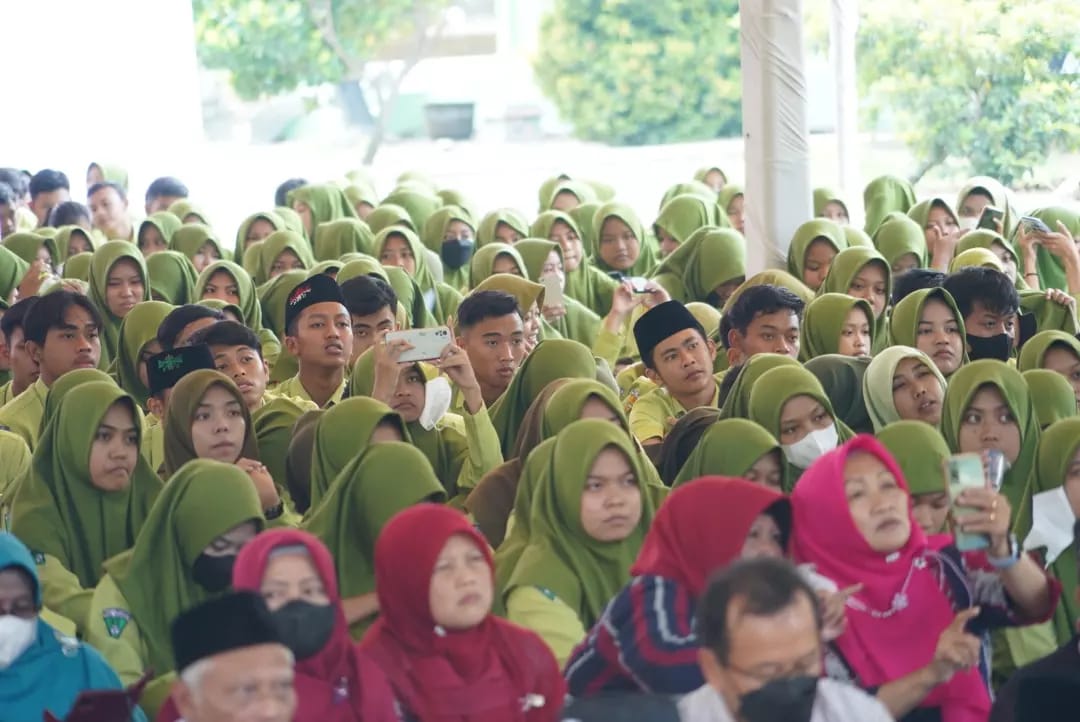 Tangkal Radikalisme Kalangan Pelajar Gus Miftah Orasi Kebangsaan Di Sman 1 Nglames Pemerintah 8571