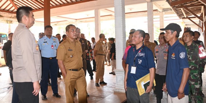 Tinjau Kesiapan PPK, Pj Bupati Madiun Pastikan Logistik Pemilu di Gudang Kecamatan Aman