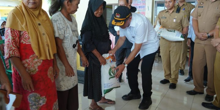Menteri PMK dan PJ Bupati Madiun Tinjau Penyaluran CPP Di Desa Sumberbening
