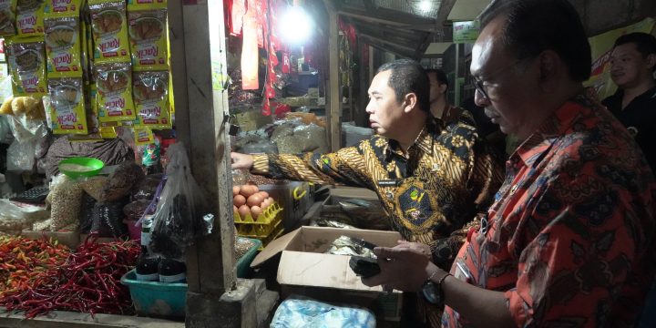 Operasi Pasar Jelang Lebaran, Pj Bupati Madiun: Pastikan Tidak Ada Kelangkaan Komoditi