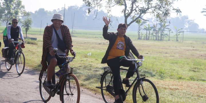 Arak-arakan Sepeda Tua Ramaikan Kota Caruban dalam Peringatan Hari Jadi ke 456 Kabupaten Madiun