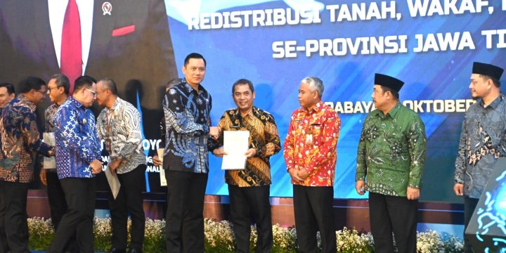 Pj Bupati Madiun Terima Sertipikat Pendaftaran Aset Pemerintah dari Menteri ATR/BPBN