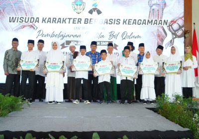 CIPTAKAN GENERASI BERAKHLAQUL KARIMAH, 449 PELAJAR SD/SMP DI KAB. MADIUN IKUTI WISUDA KARAKTER BERBASIS KEAGAMAAN